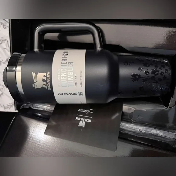 Stenley Matte Black Quencher Tumbler 40 oz with Floral 12 hrs hot & cold - Picture 3 of 7